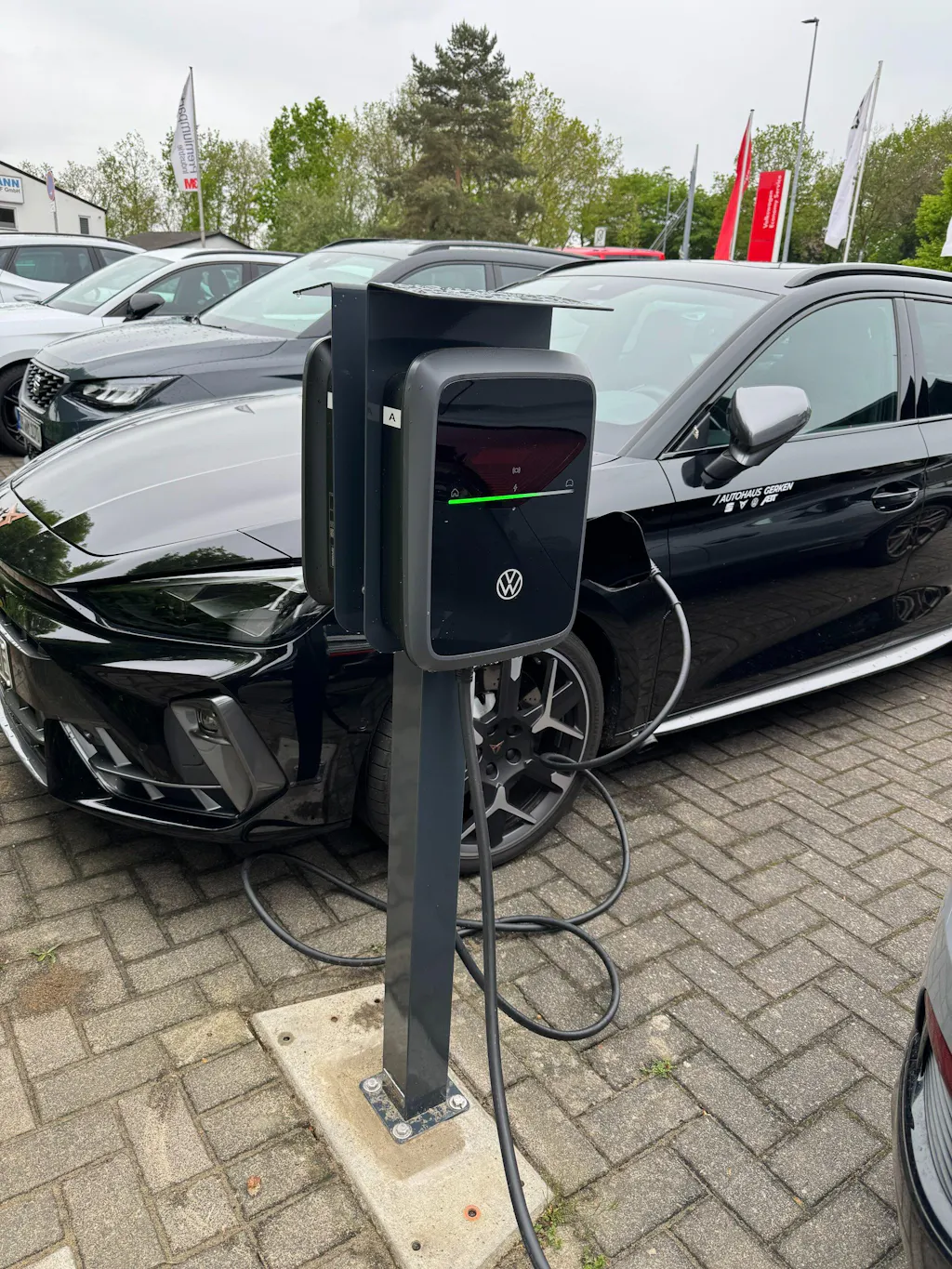 Doppel Ladesäule DUO passend  für ELLI (VW) Audi, Skoda Wallbox  mit Dach | Ständer | Standfuß | Stele