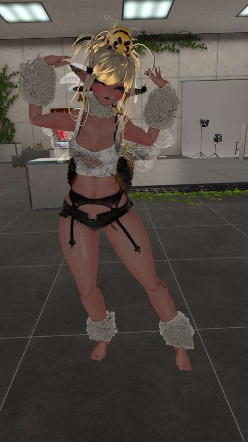 ╭┈ヾBree, The Honey Bee
