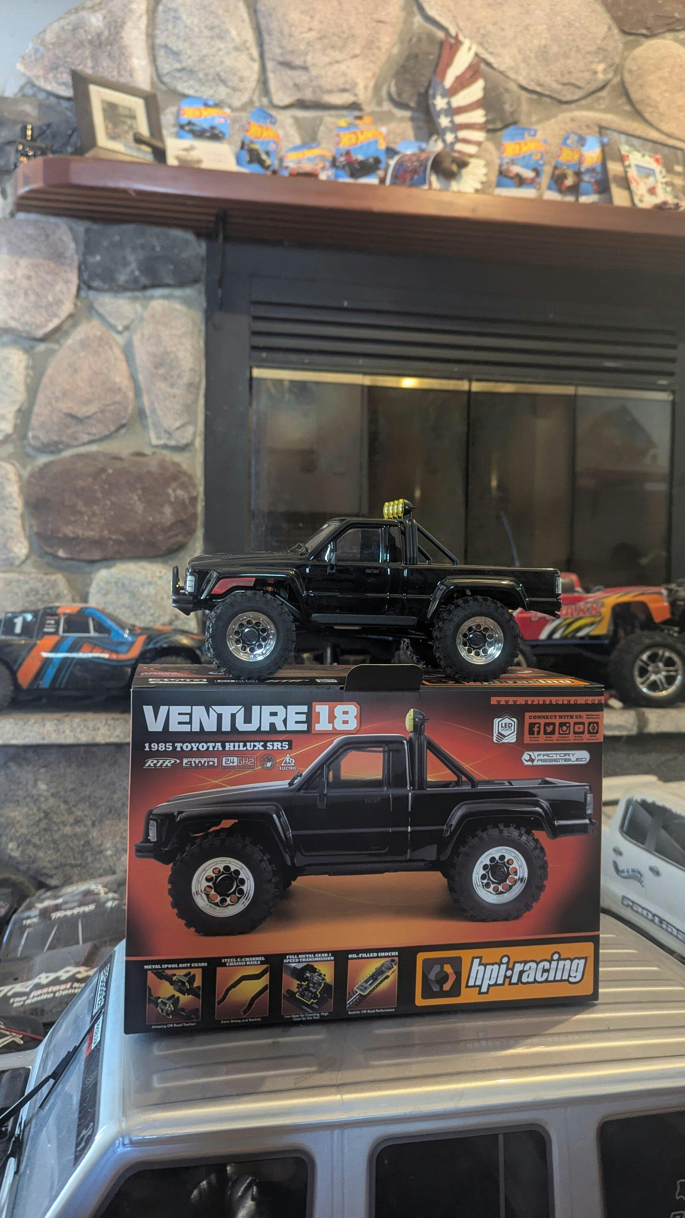 HPI Venture18 Flux Brushless 1985 Toyota Hilux SR5 1/18 RTR 4WD w