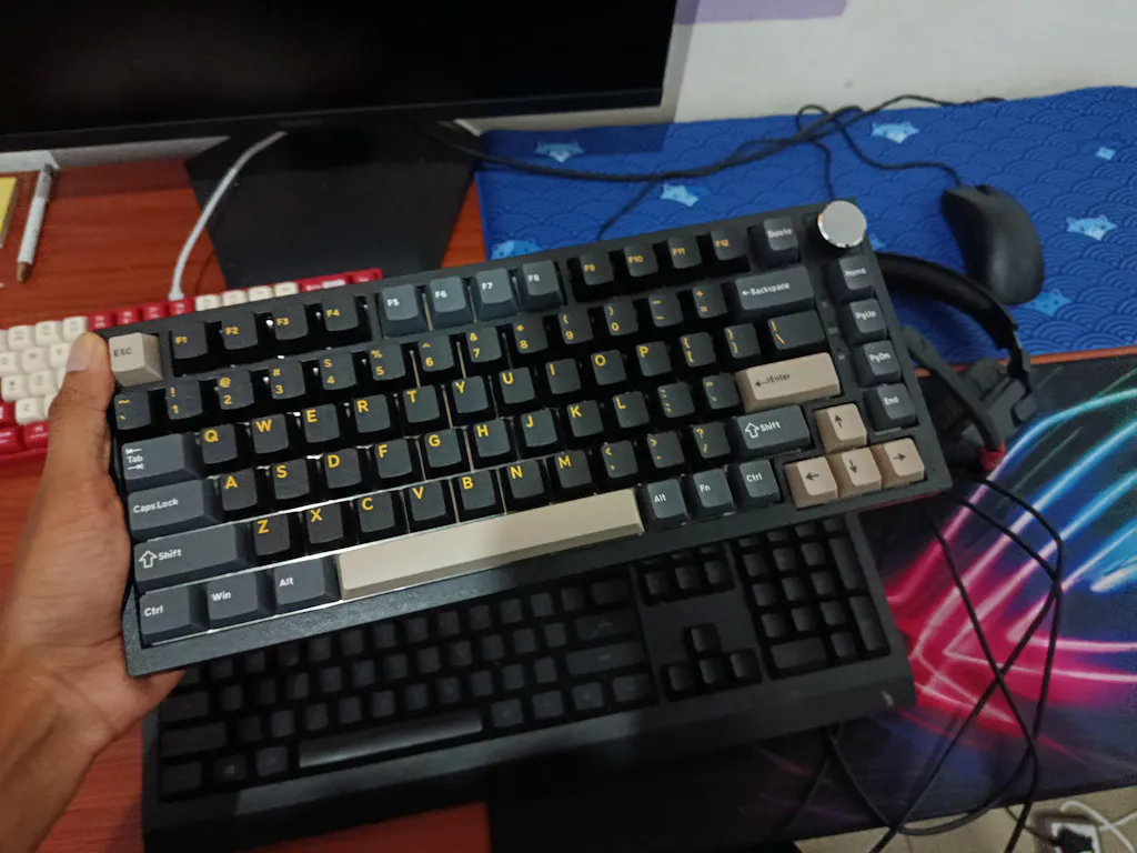 ATTACK SHARK K85 Mechanische Gaming-Tastatur 75% Prozent, Anpassbares Ansprechverhalten, Magnetschalter, Apex Pro TKL RGB Gasket Keyboard A75 QWERTY mit Drehknopf, Unterstützt DKS/MT/TGL, für PC/MAC