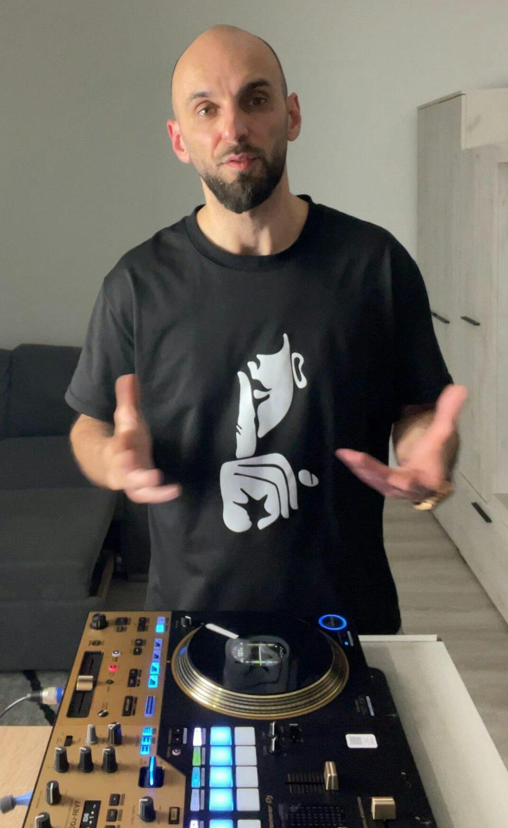 Pioneer DJ DDJ-REV7 Limited Gold Edition