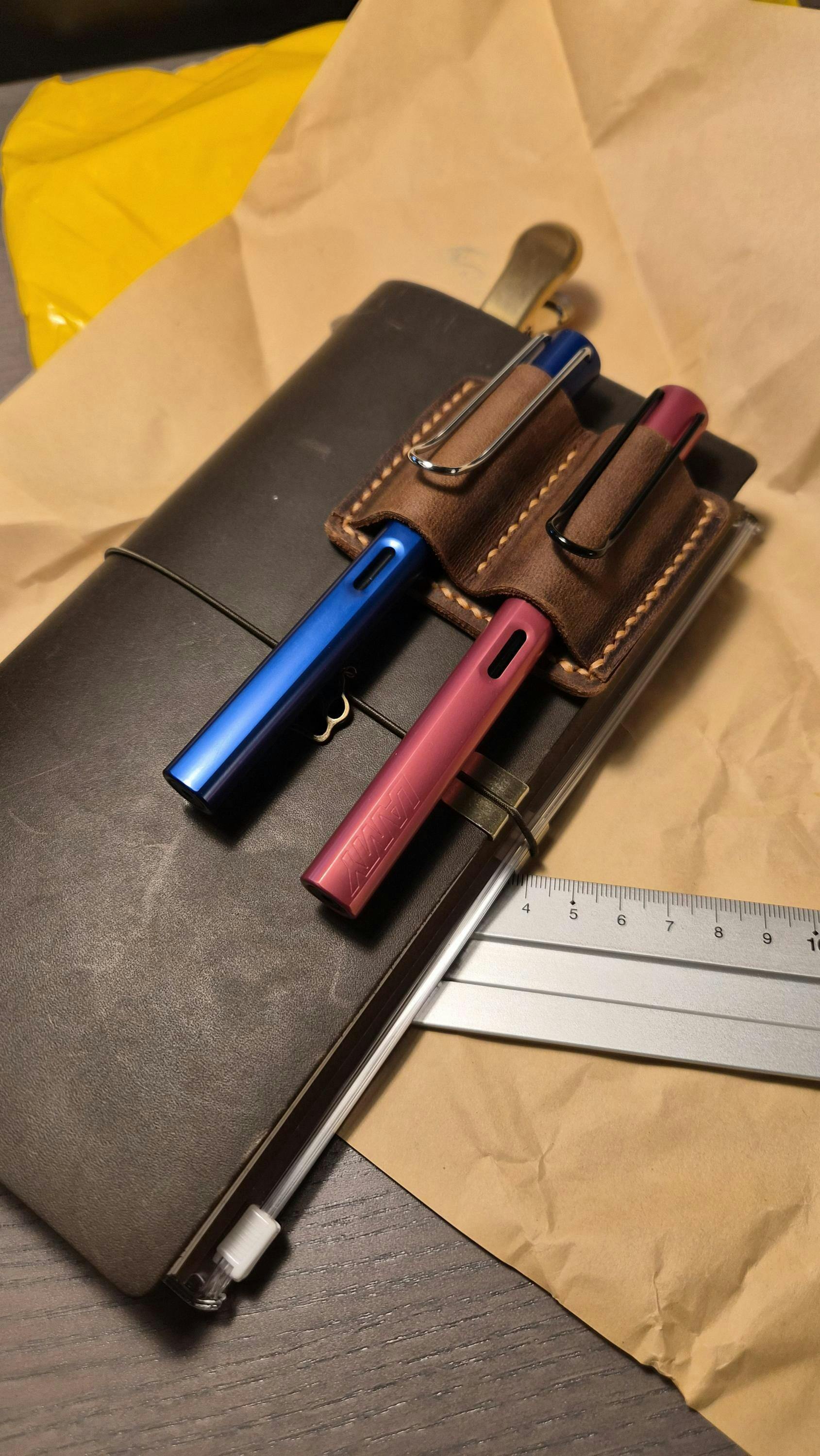筆記具 OLD COACH pen holder leather Leather pen pencil holder clip for notebook journal – DMleather