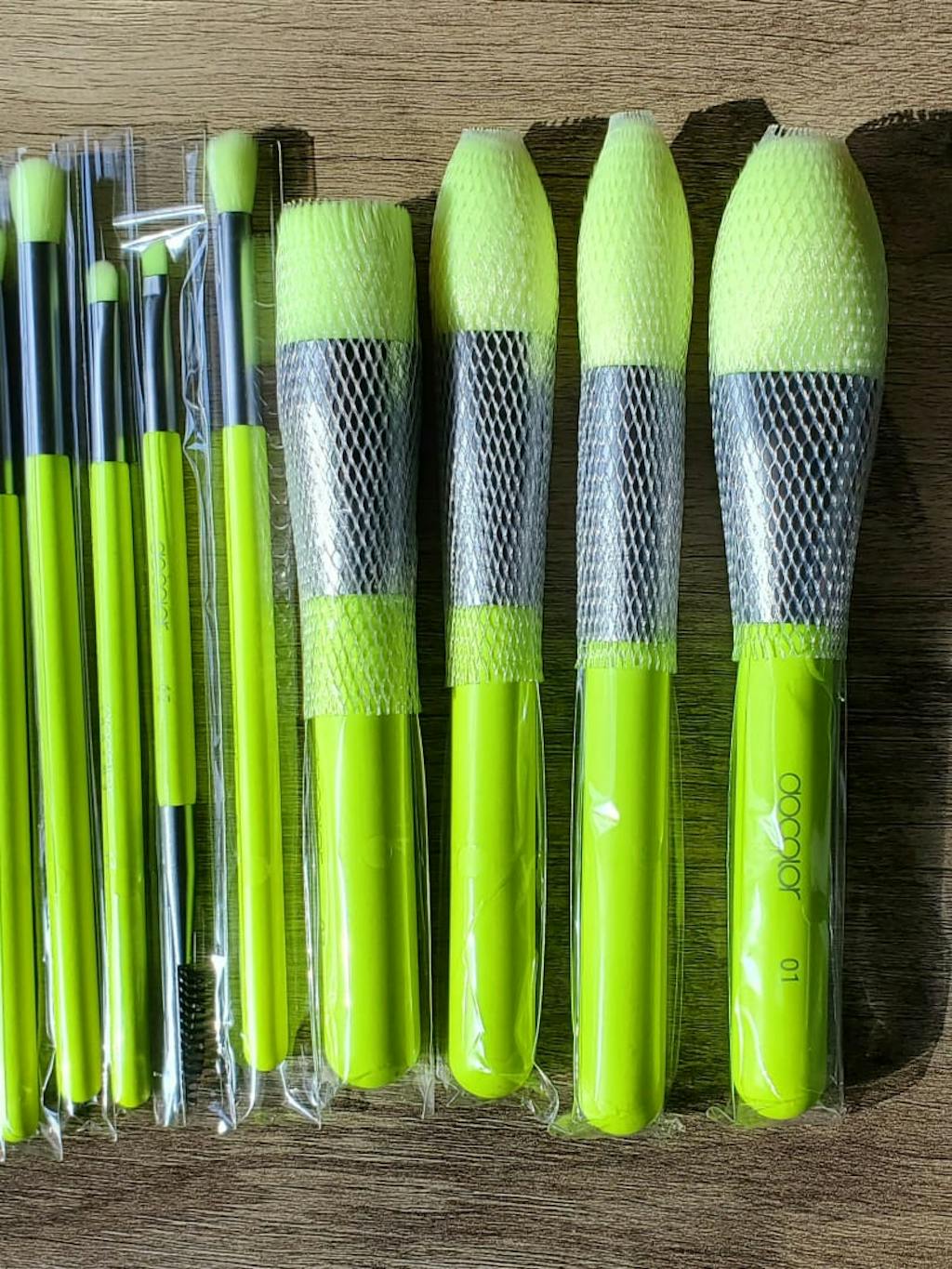 Docolor makeup brushes Neon Green 15 Pieces Synthetic Brush Set best