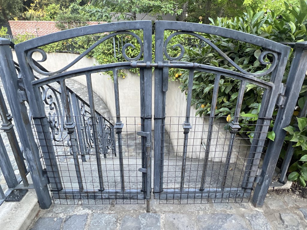 Fence Gap Blocker for Dogs Wire Mesh Gap Cover Dog Proofer