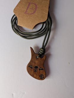 Ciondolo “Synyster Gates” – Avenged Sevenfold | Walnut Wood