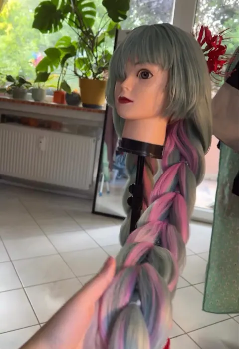 【Partially Ready For Ship】DokiDoki Game Wuthering Waves Cosplay Phrolova Wig / Ear Clips Long Green Hair Pink Highlights Double Ponytails