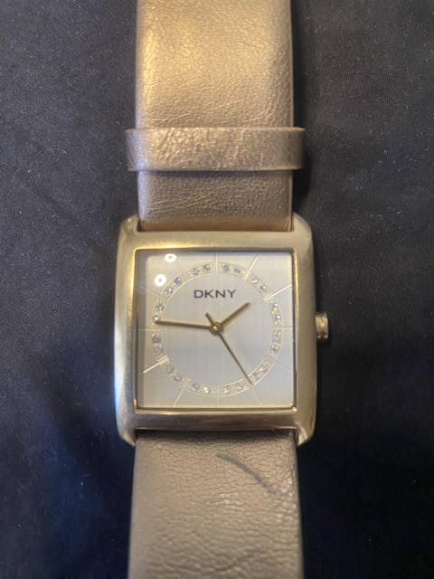 Reloj Dkny Mujer 2007 Dorado Caja Cuadrada Correa Original