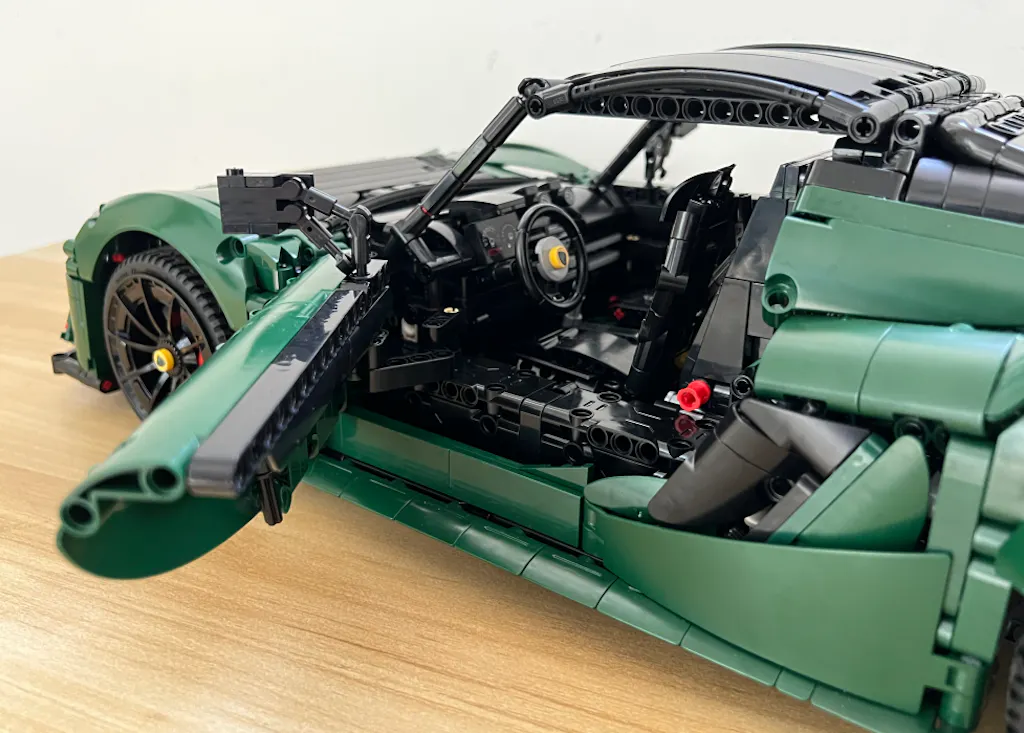 CaDA 1:8 Lotus Cars Exige Cup 430 1:8 Technic C61511W