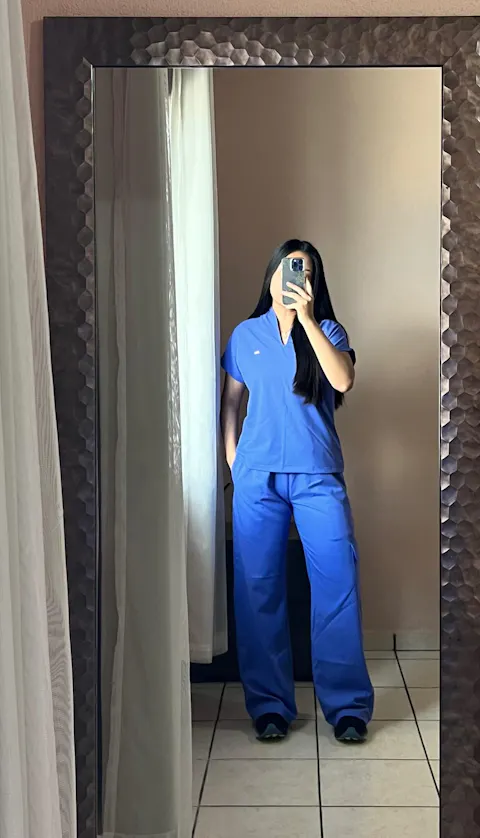 Scrub Olivia Mora