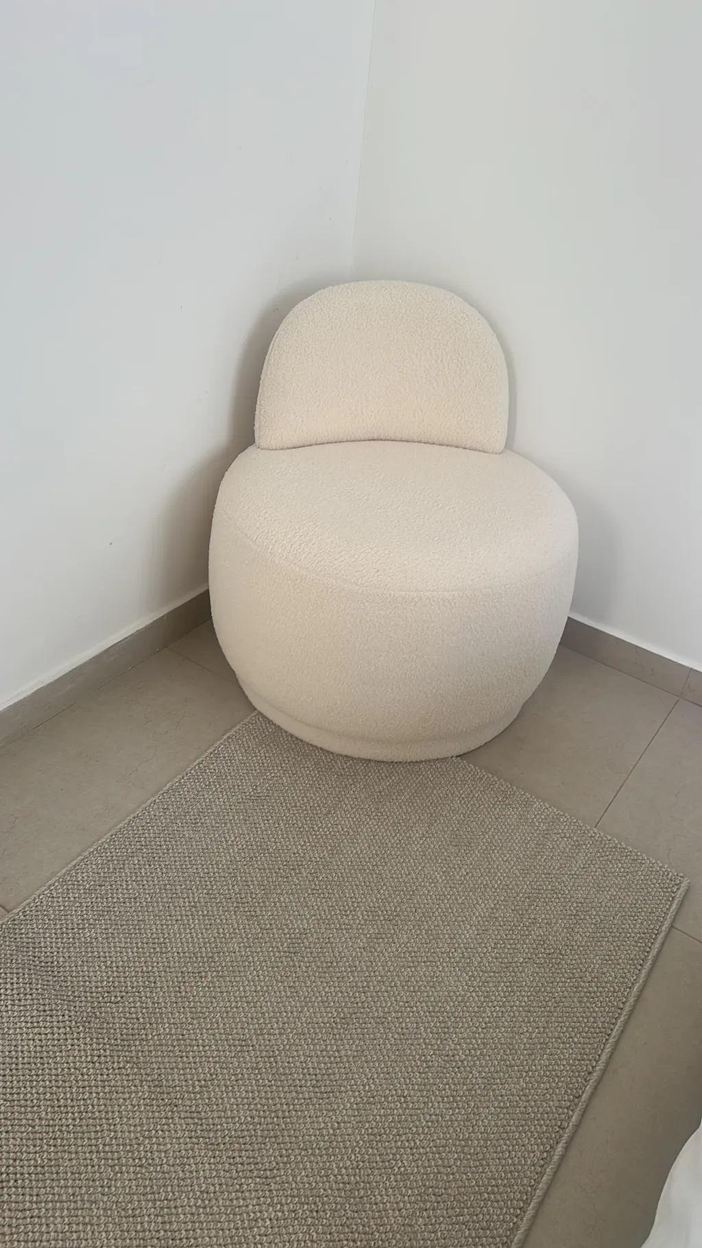 כורסה בוקלה עגולה מעוצבת דגם Auri