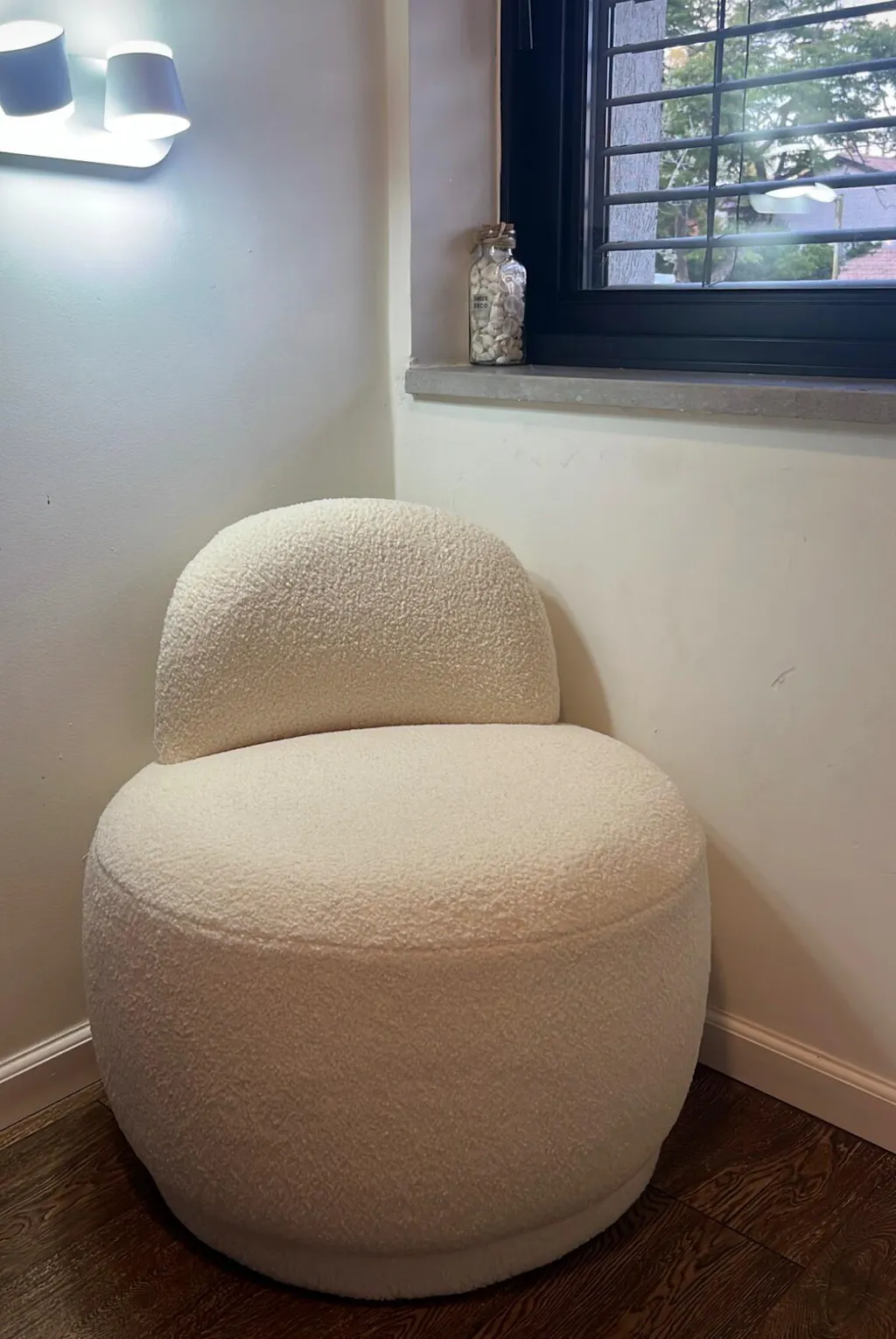 כורסה בוקלה עגולה מעוצבת דגם Auri