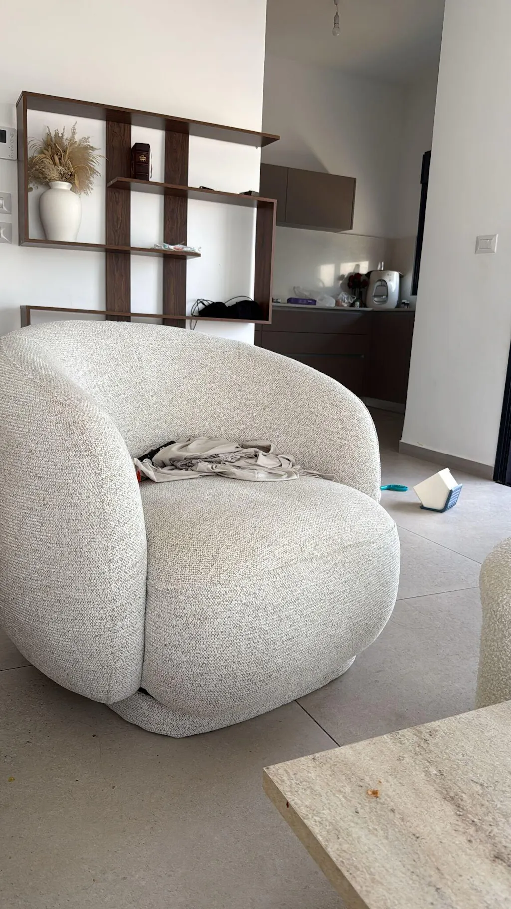 כורסה מסתובבת מעוצבת לסלון דגם Cloudy