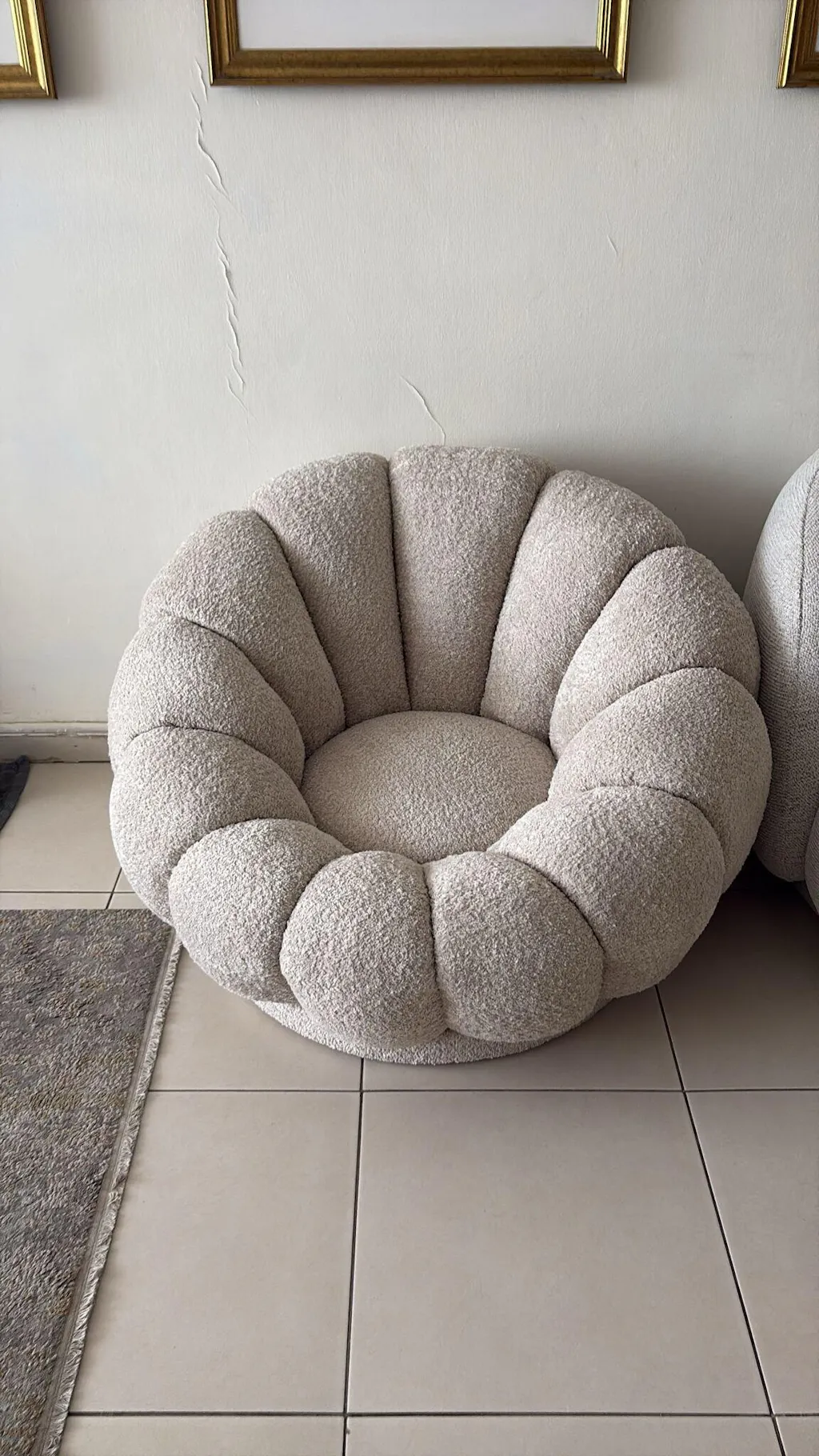 כורסה בוקלה מסתובבת מעוצבת דגם Flower