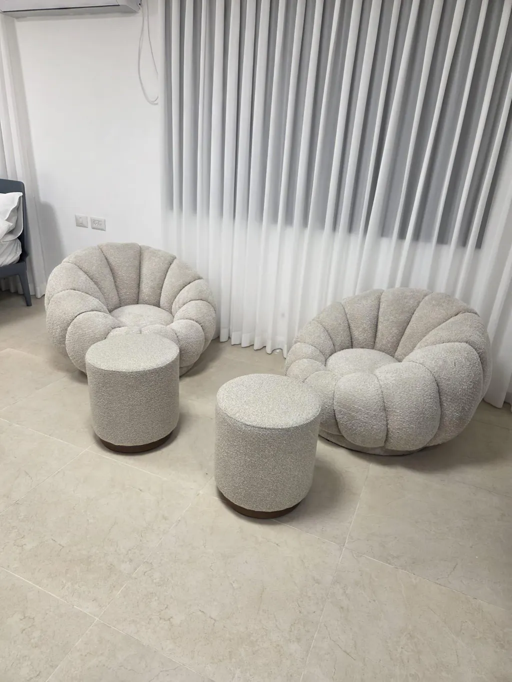 סט כורסה מסתובבת עם הדום בוקלה דגם Flower Cloud