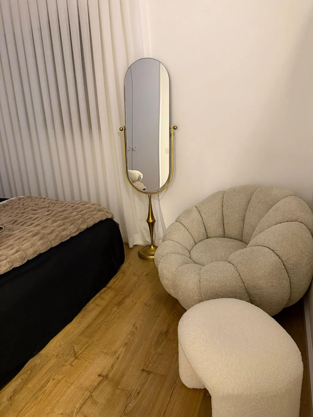 סט כורסה מסתובבת עם הדום בוקלה דגם Flower Hug