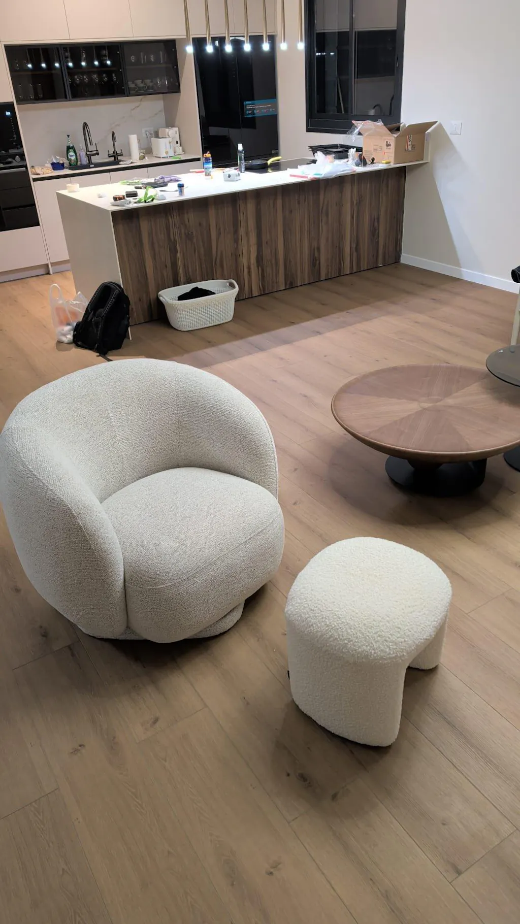 כורסה מסתובבת עם הדום - פינת רוגע Cloudy Hug