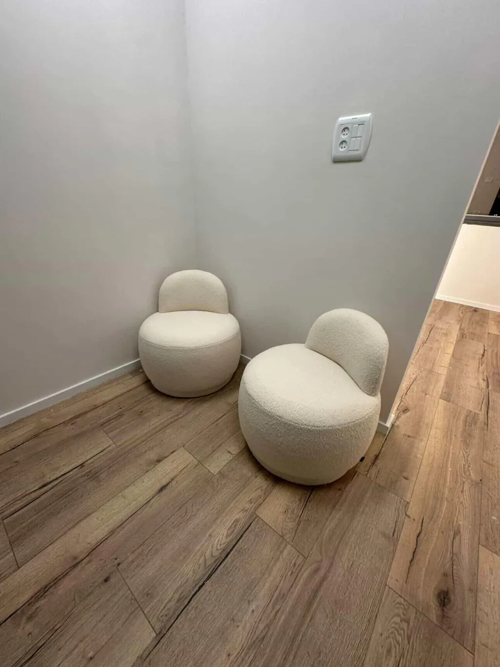 זוג כורסאות בוקלה עגולות מעוצבות Auri Duo