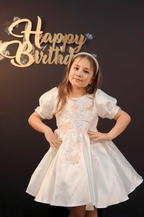 Luxury Off White Flower Girl Dresses Dubai Beading Sequined Princess J085