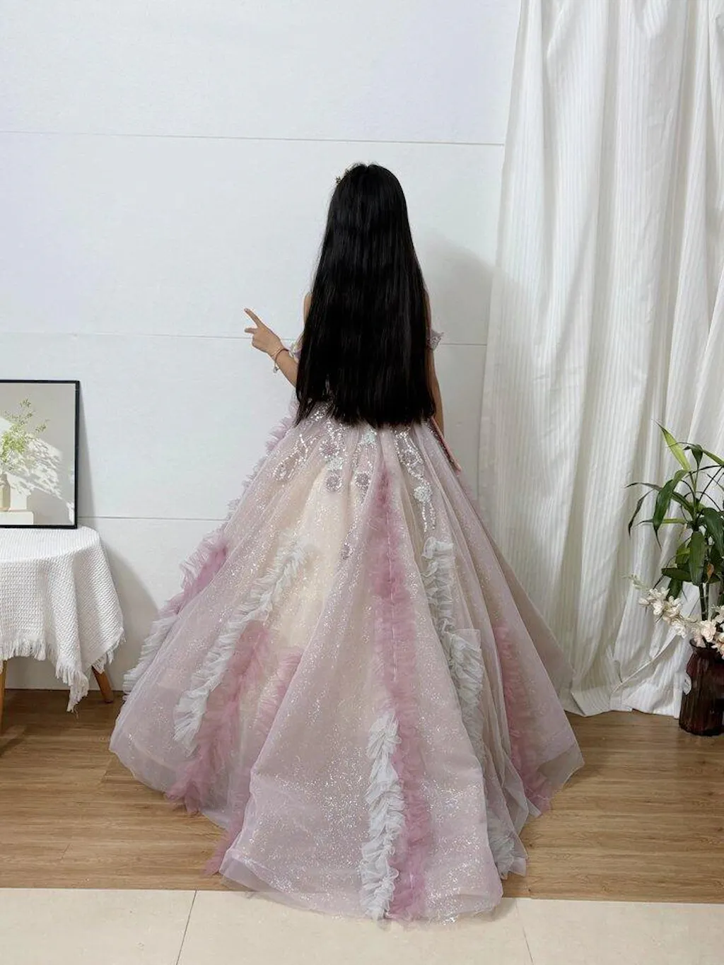 Luxury Main Pink Flower Girl Dress Off Shoulder Puffy Princess Ball Gown with Glitter J012