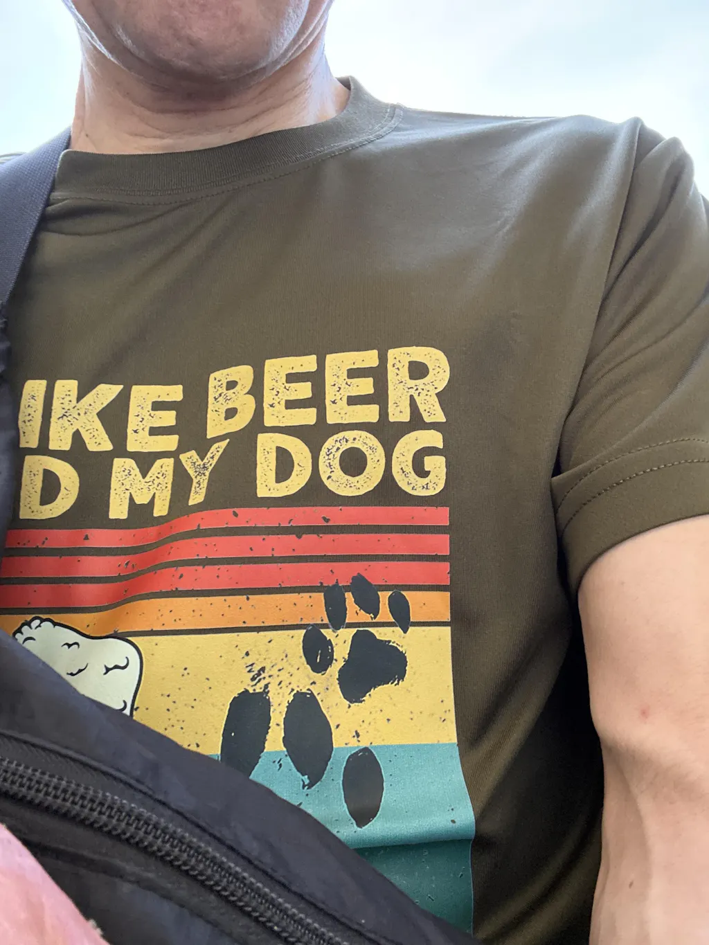 「I LIKE BEER AND MY DOG」ビール＆犬が好き 誕生日プレゼントにも最適！居酒屋・飲み会で話題の面白 コットン/ドライシルキータッチTシャツ｜日本酒・ビール・焼酎・ウイスキー好きにおすすめ