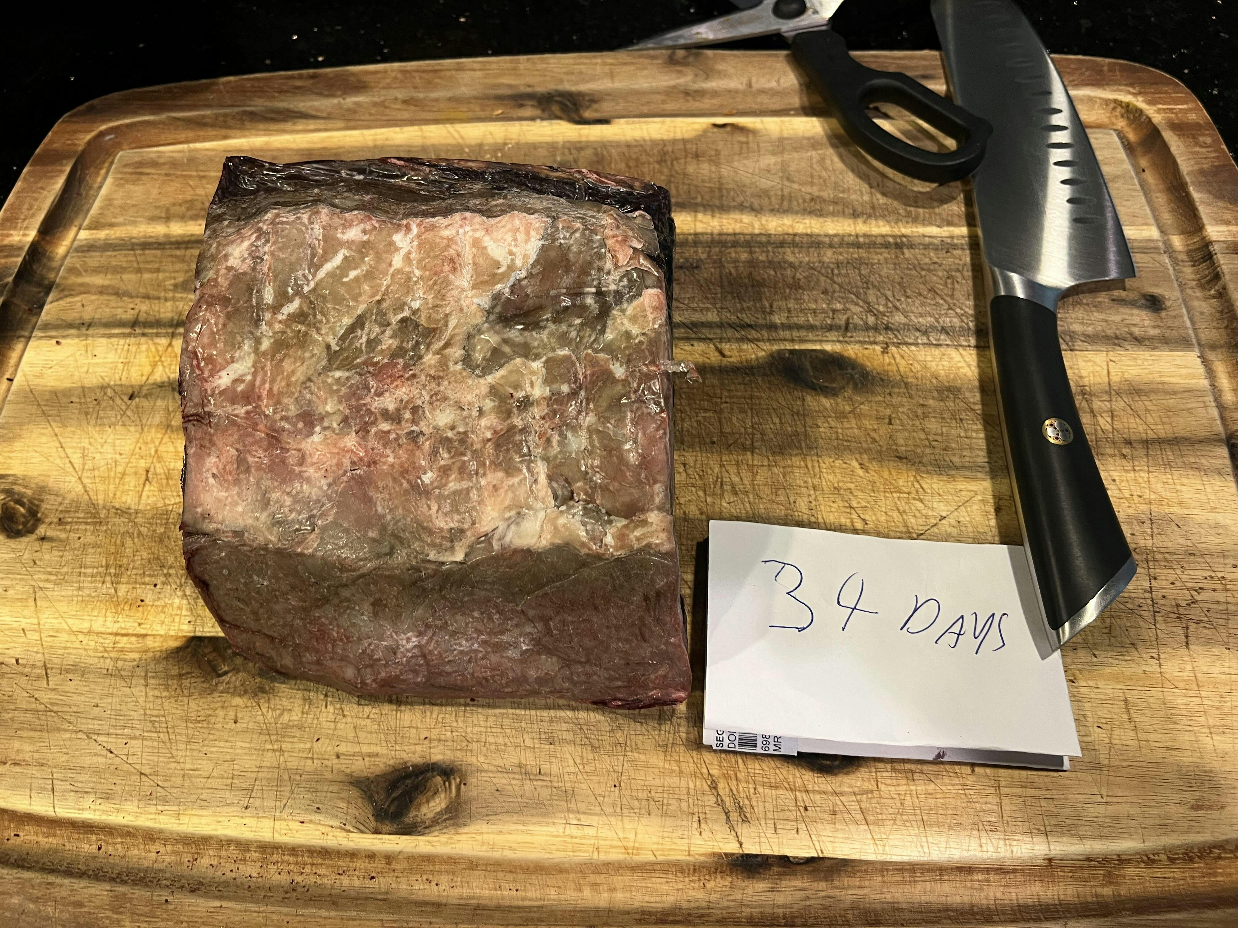 https://judgeme.imgix.net/dryagingbags-the-best-way-to-dry-age-meat-at-home/1684707078__img_8202__original.jpeg?auto=format