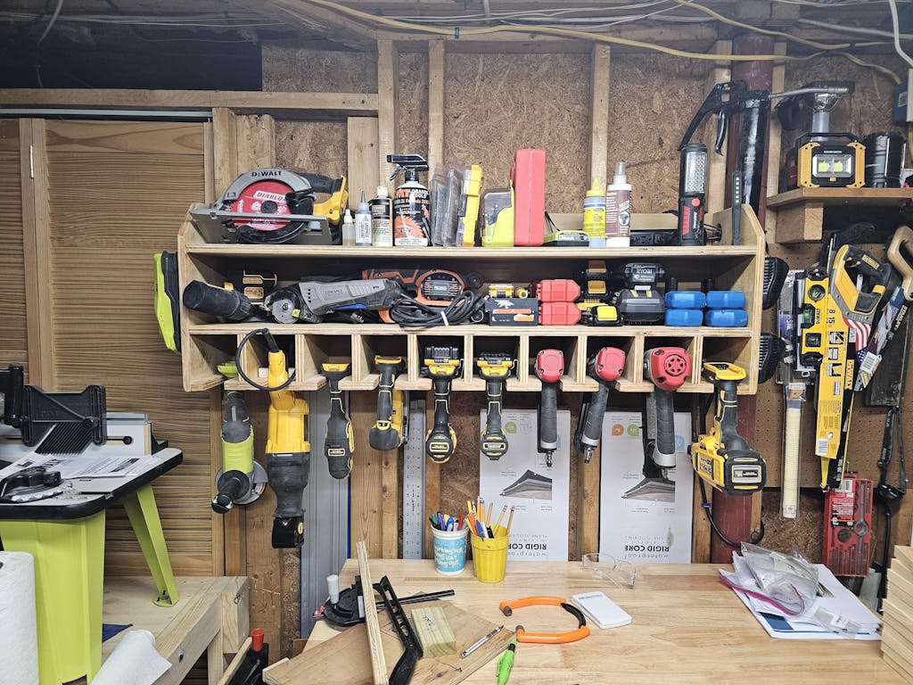 9 Slot DIY Cordless Power Tool Storage Shelf Woodworking Plans – dryforge