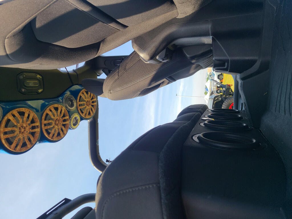 Exclusive DS18 Subwoofer Enclosure 4 x 6.5" Sealed for Jeep Gladiator