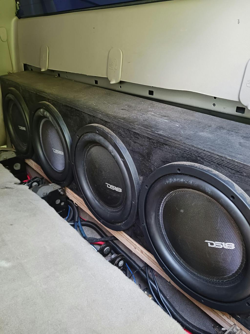 IXS ShallowMount 12" Fiber Glass Subwoofer 800 Watts Rms DVC 2Ohm