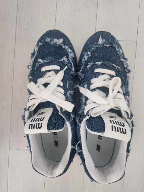 미우미우 X 뉴발란스 574 데님 스니커즈 블루