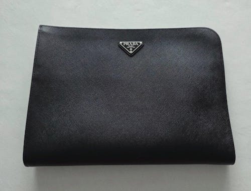 프라다 사피아노 가죽 도큐먼트 홀더 클러치 2VN003
