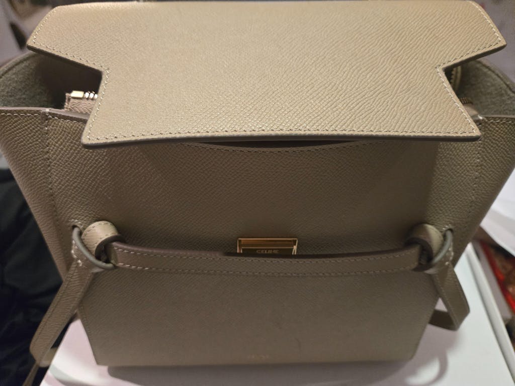 셀린느 벨트백 4size 라이트토프 (차정원 착용)