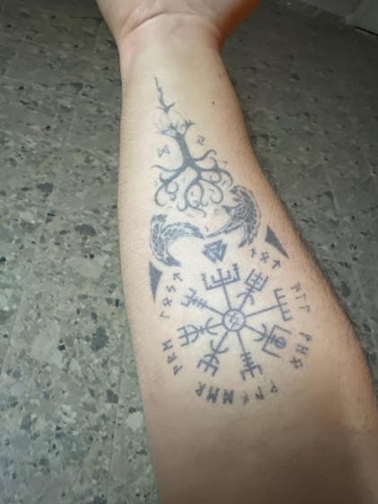 Skandinavisches Wikinger-Symbol Stock-Vektorbild von ©longquattro 571098058, image size:947x1263