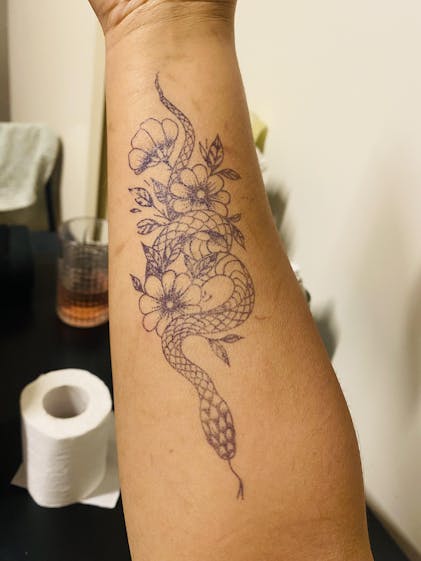 Snakes Tattoo on Shoulder | TikTok, image size:947x1263