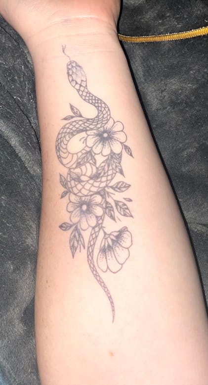 Black snake tattoo design on a person's thigh. on Craiyon, image size:947x1750