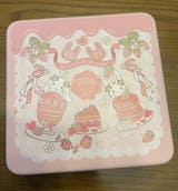 【缶のみ：数量限定】イチゴミルク色　ピンクショコラバージョンイチゴの季節シリーズ 「クッキー缶」スタンプの収納にうさぎ たれ耳うさぎ イチゴ 苺