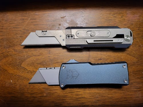 The JetFlick:Titanium Knife with Unique Opening