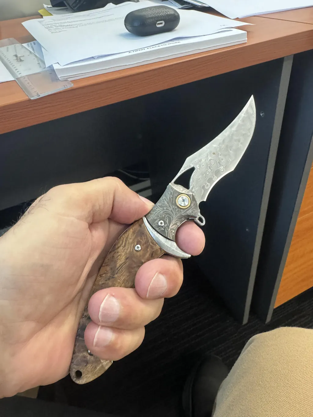 Shadowfang – VG10 Damascus Steel EDC Knife