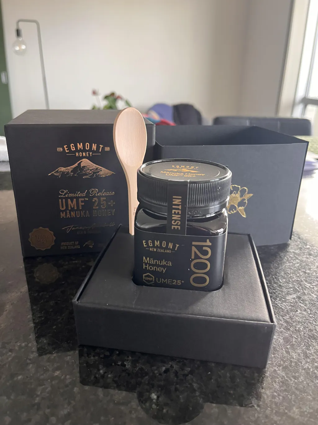 Manuka Honey NZ UMF 25+ 250g | Egmont Honey