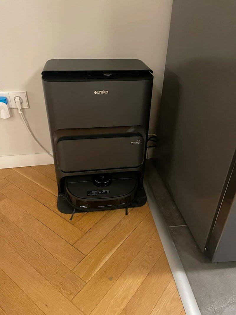 Прахосмукачка-робот Eureka - J12, черна