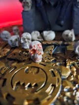 10/20Pcs Gothic Skull & Mushroom Mini Sculptures – Collectible Halloween & Garden Ornaments