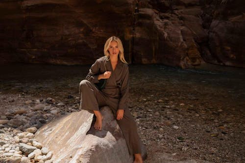 Elaiza: Black sleeveless Jumpsuit