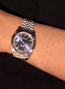R Watch 4228