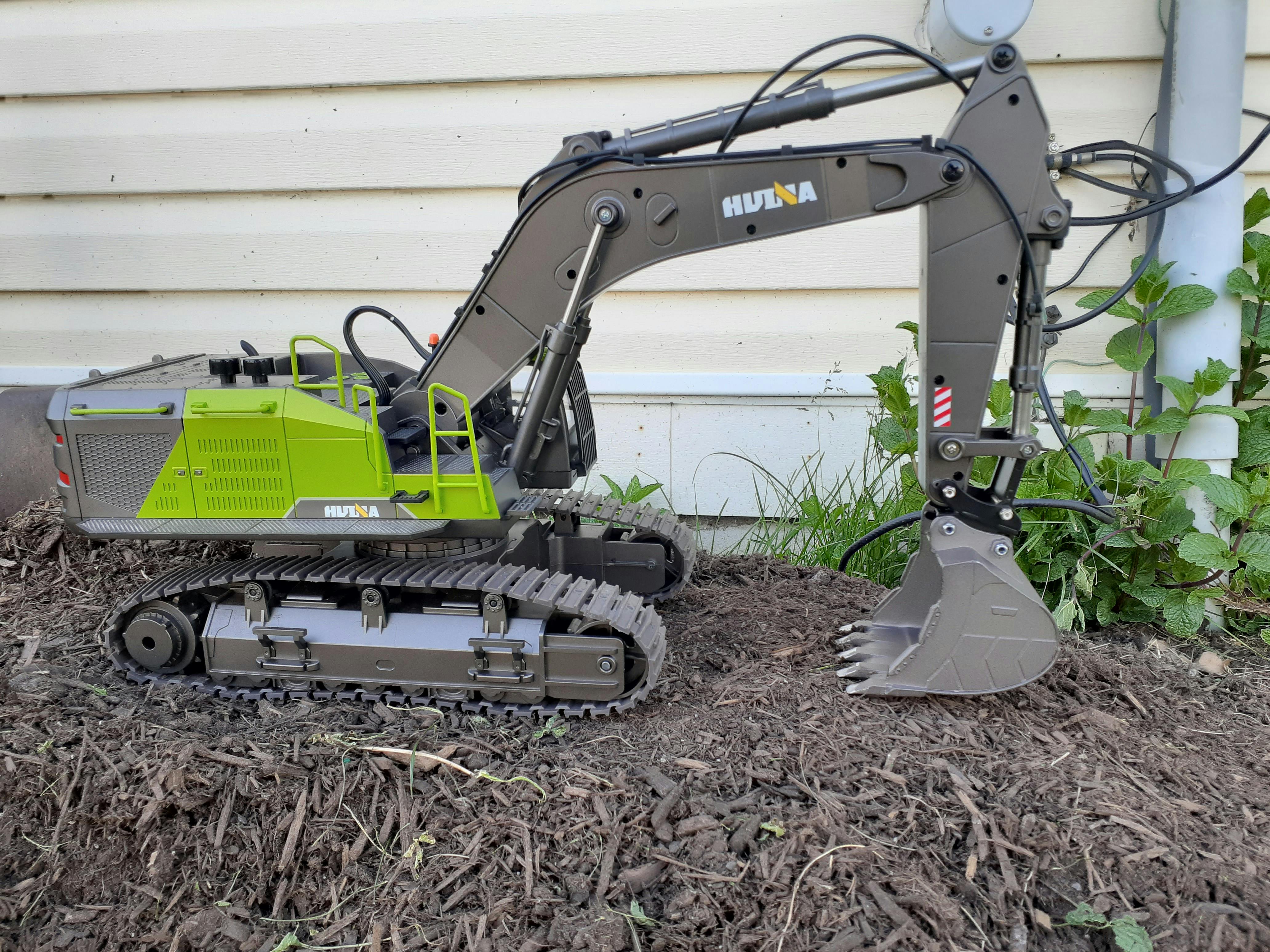 HUINA RC Excavator 4種類パーツ付き Huina 4-in-1 1/14 2.4G 22CH Wireless RC Excavator Grab Truck