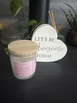 Velvet Rose • Vela Aromática Artesanal • Edición Limitada • 8oz