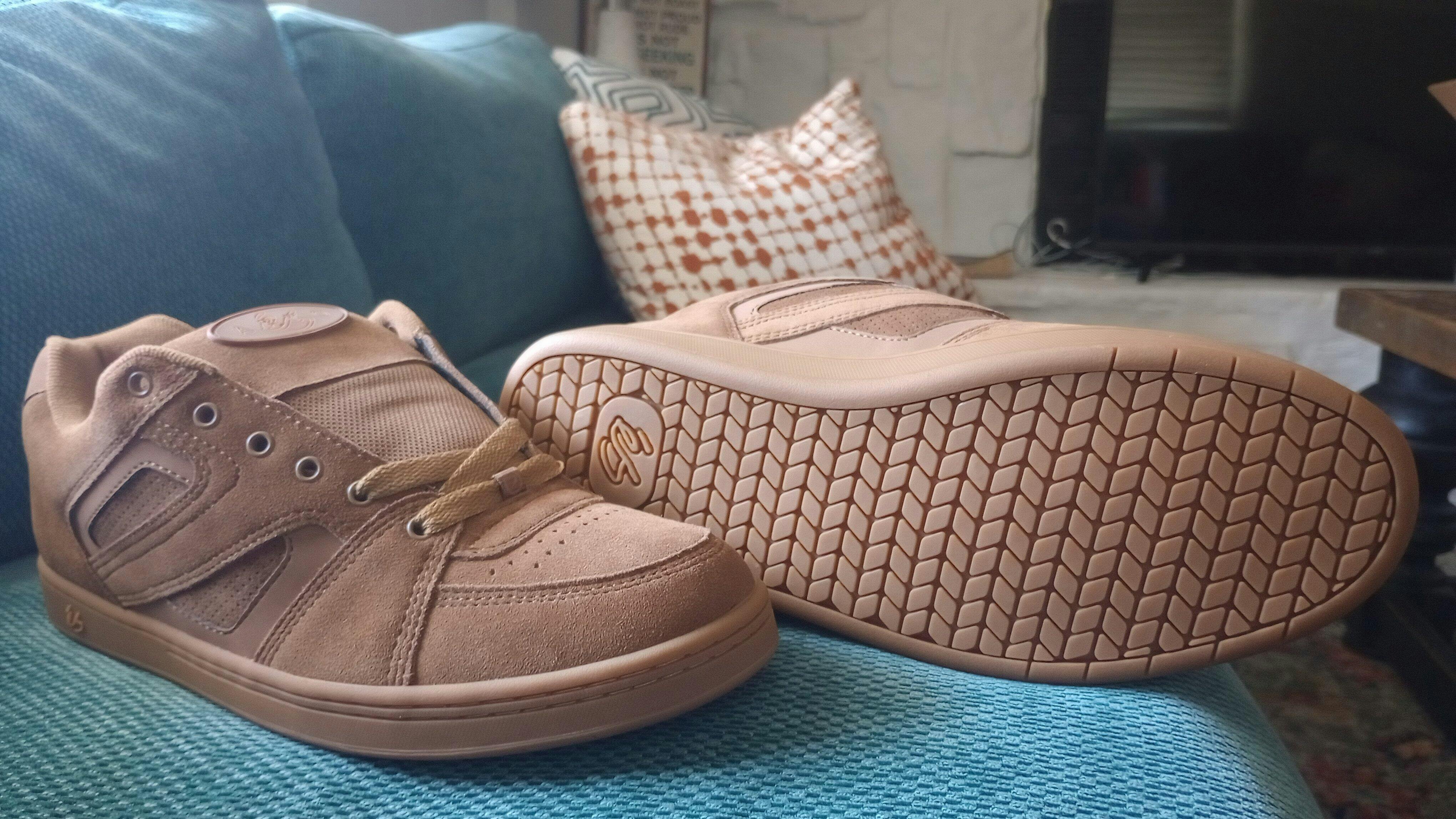 Accel OG Skate Shoe Brown/Gum Suede | éS Skateboarding