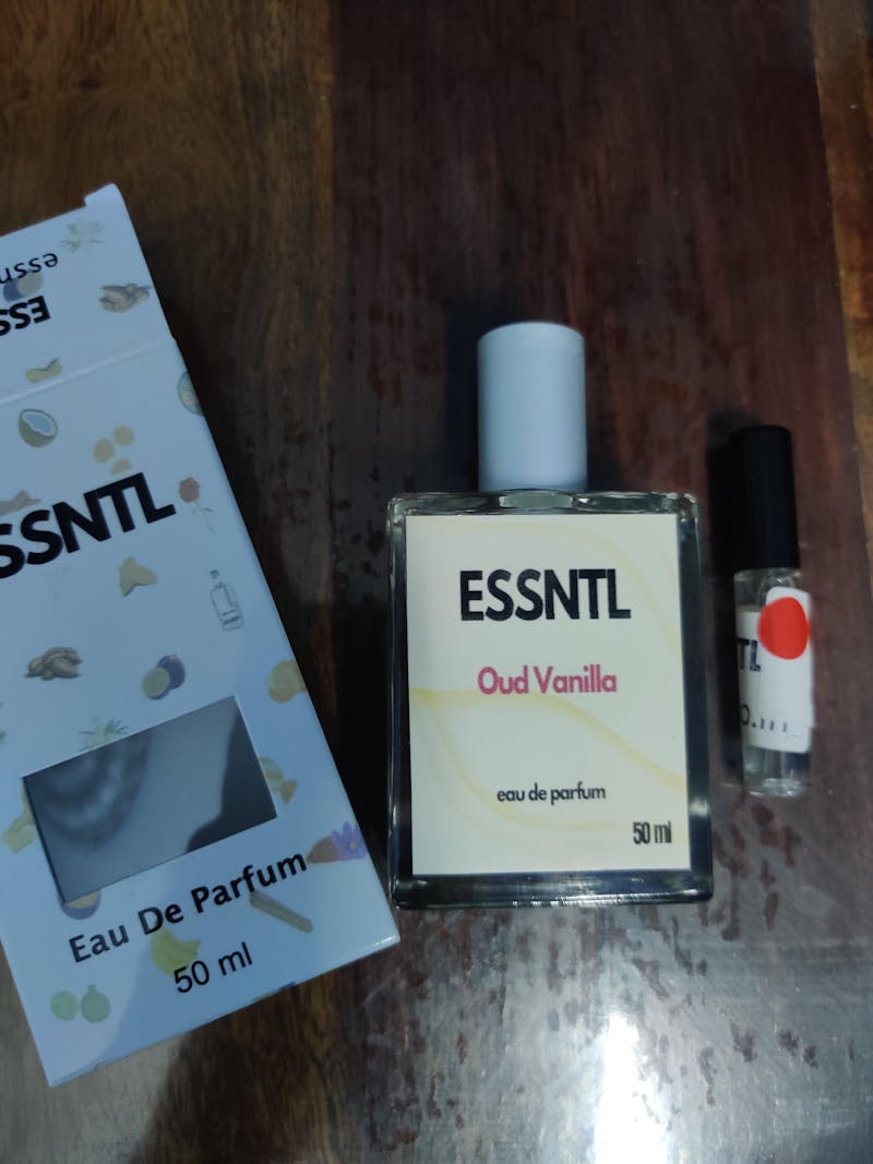ESSNTL Oud Vanilla Perfume - Rich & Exotic Gourmand Oud Fragrance | 50ml Eau de Parfum | 20ml Eau de Parfum | Warm, Sensual & Spicy-Sweet Scent | Long-Lasting Luxury Perfume for Men & Women | Deep, Opulent Signature Vibe
