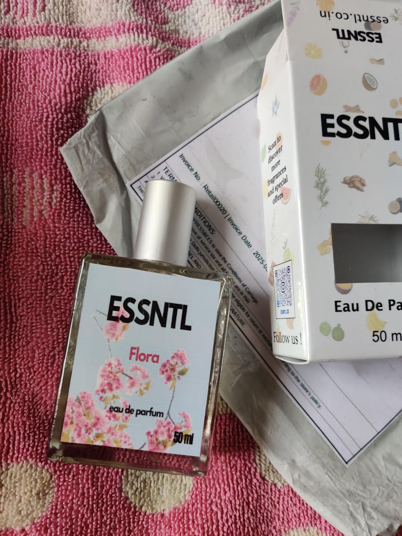 ESSNTL Flora Perfume - Elegant & Feminine Floral Fruity Fragrance | 50ml Eau de Parfum | 20ml Eau de Parfum | Romantic, Delicate & Graceful Scent | Long-Lasting Luxury Scent for Women | Classic & Clean Scent for Women
