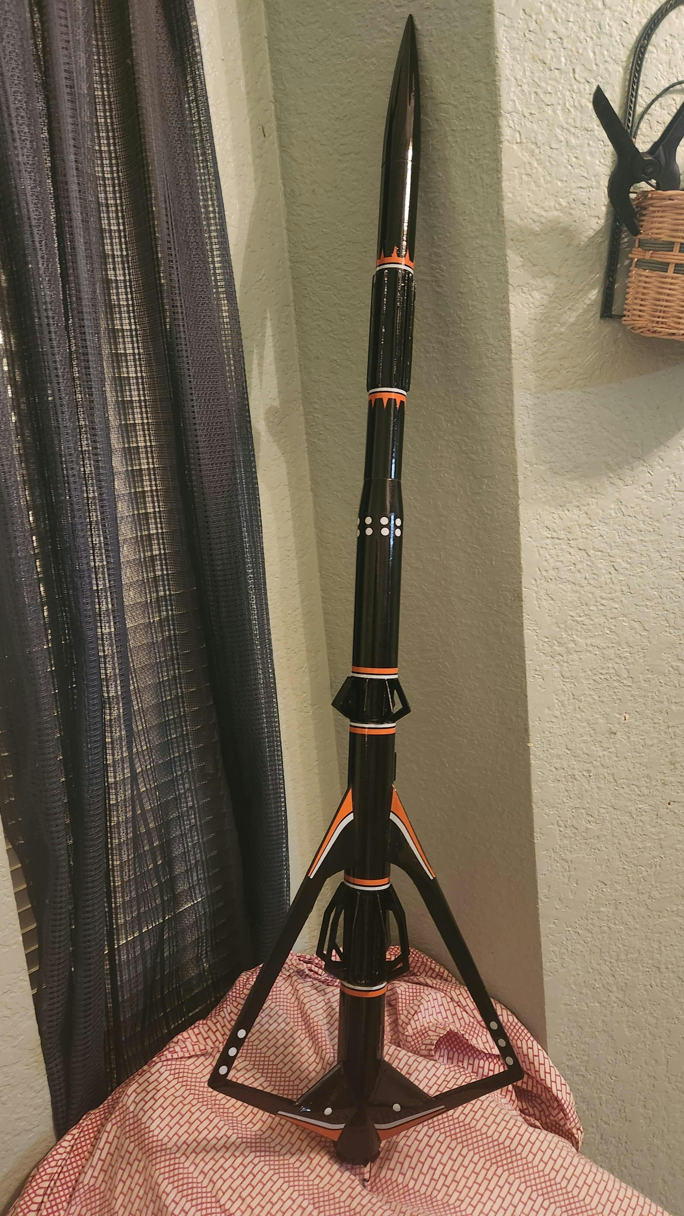 Black Star Voyager™ Model Rocket Kit - Expert Build, 1100 ft