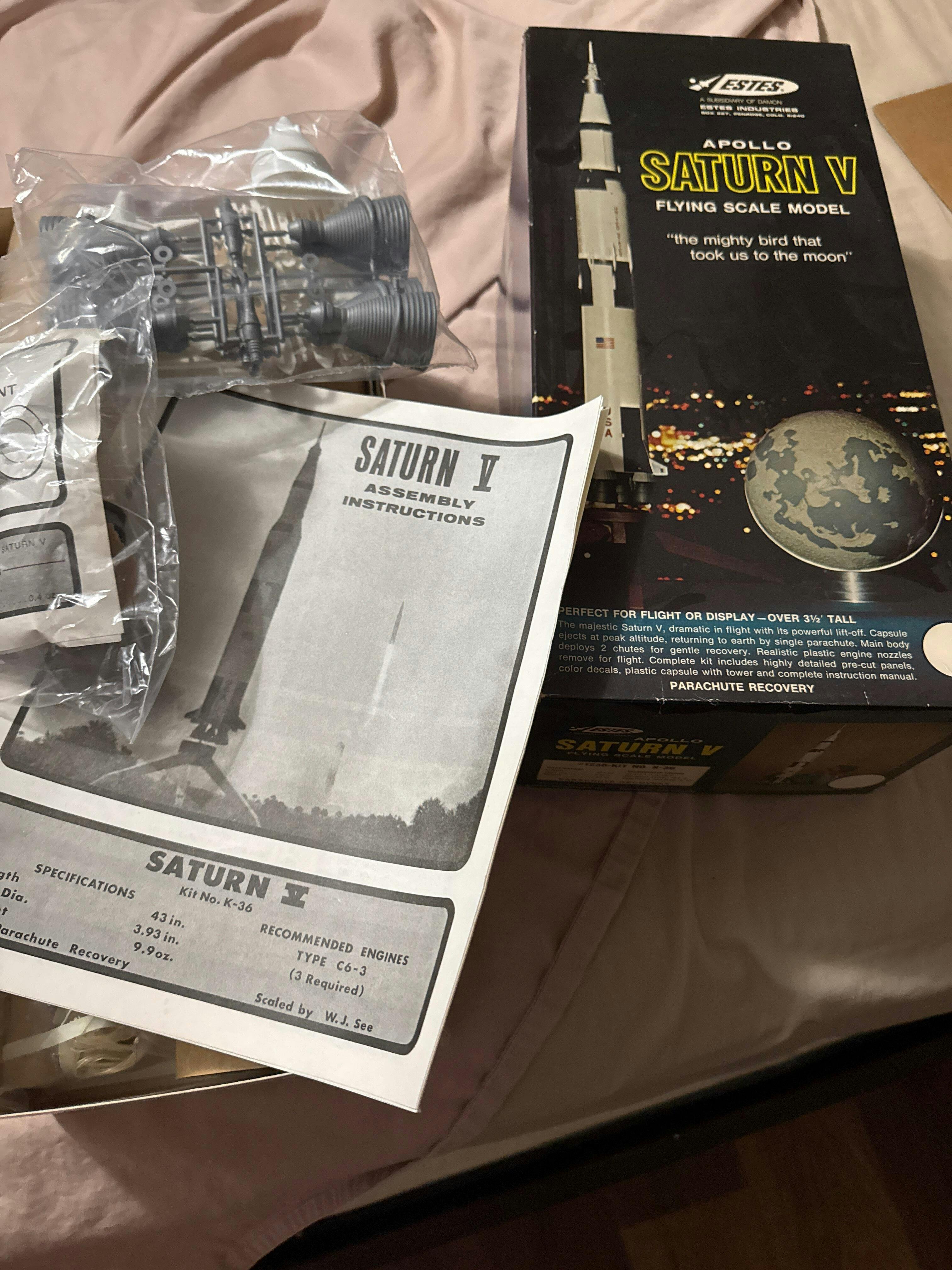 Saturn V Model Rocket - Historic Apollo 11 Replica | Estes