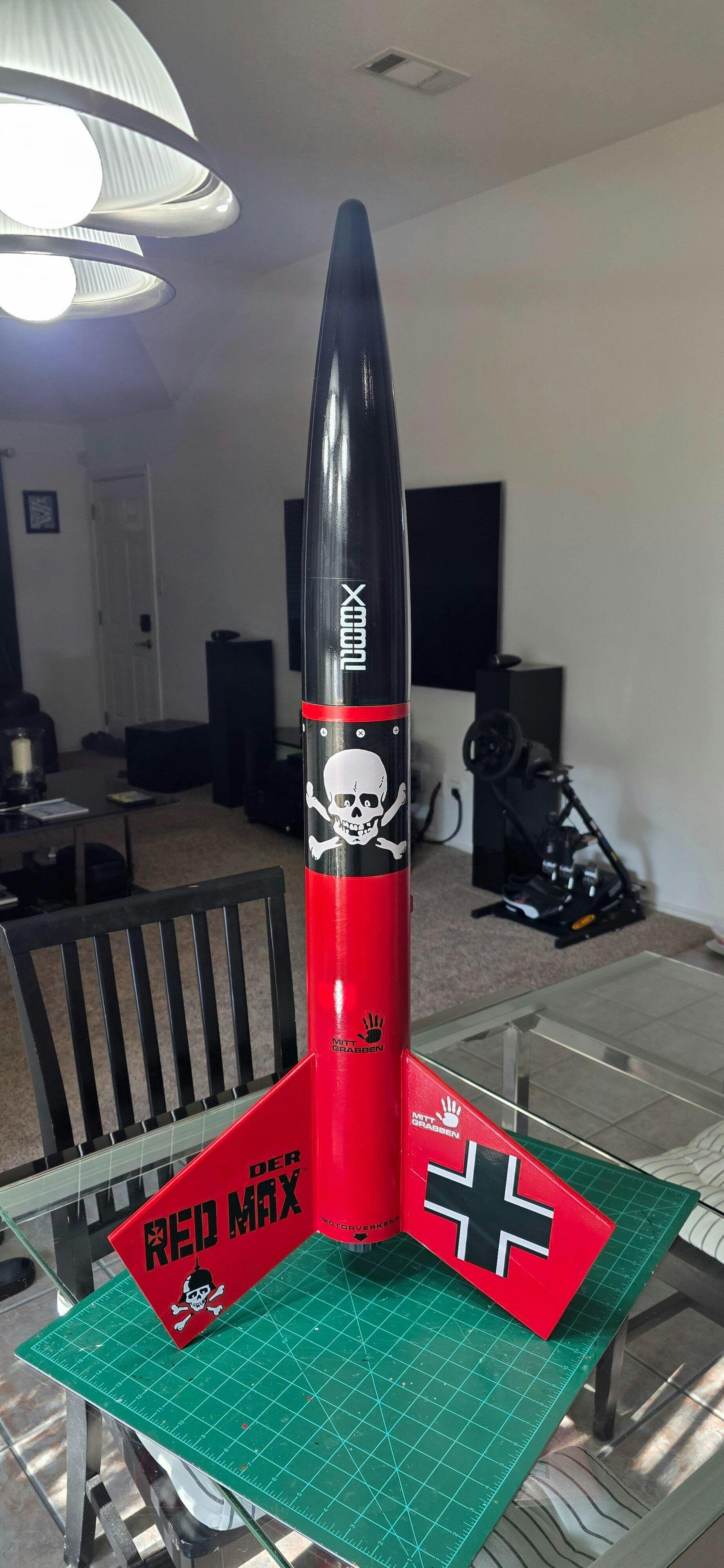 Pro Series II™ Mega Der Red Max™ Model Rocket - 3-Engine Cluster